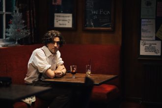 Pillion, brillante film in streaming dal 4 giugno