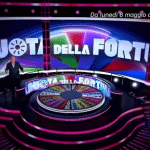 La ruota della fortuna resta in estate? La mossa canale 5