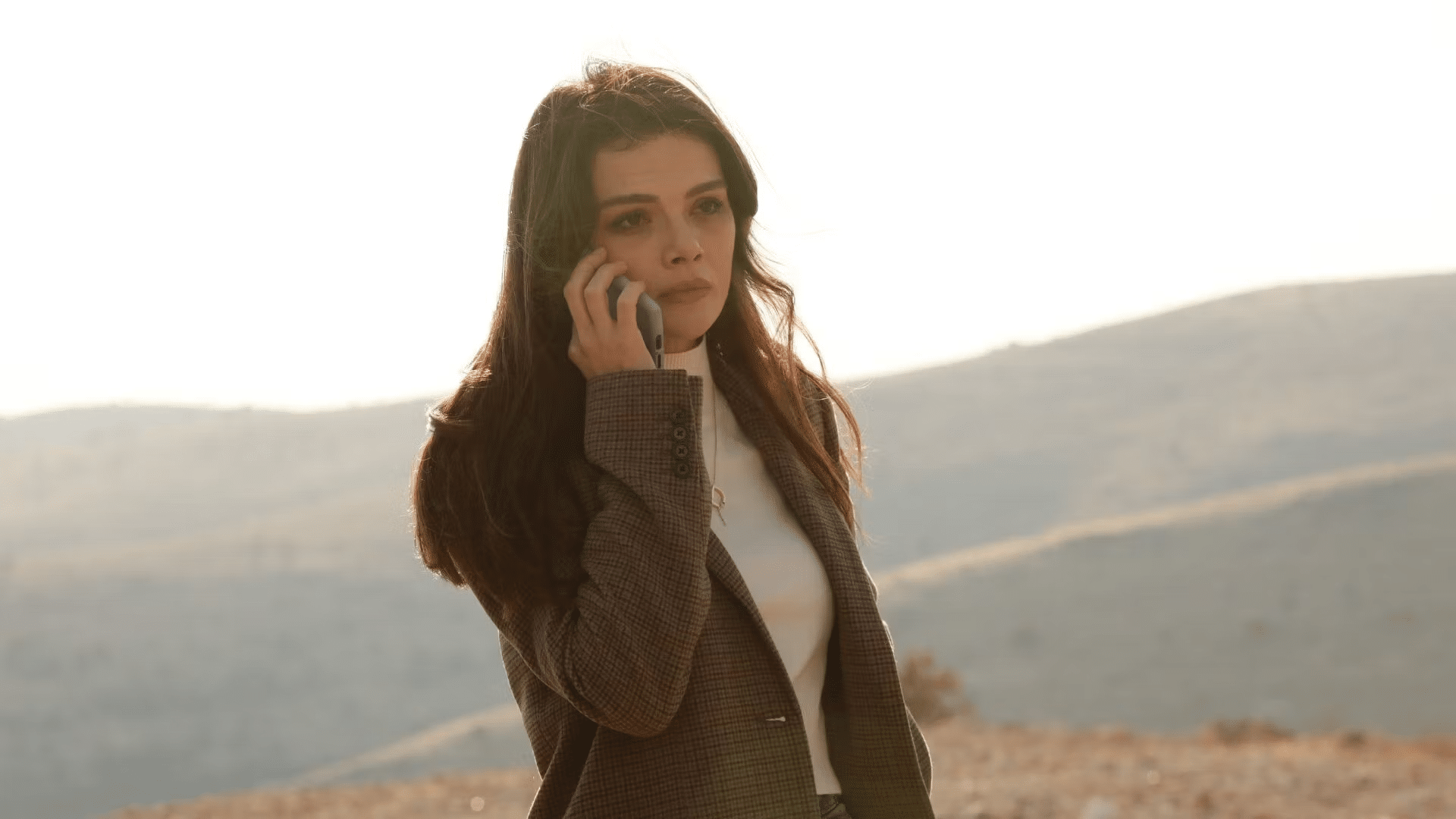 Far away anticipazioni 18 giugno: Alya dice no a Cihan
