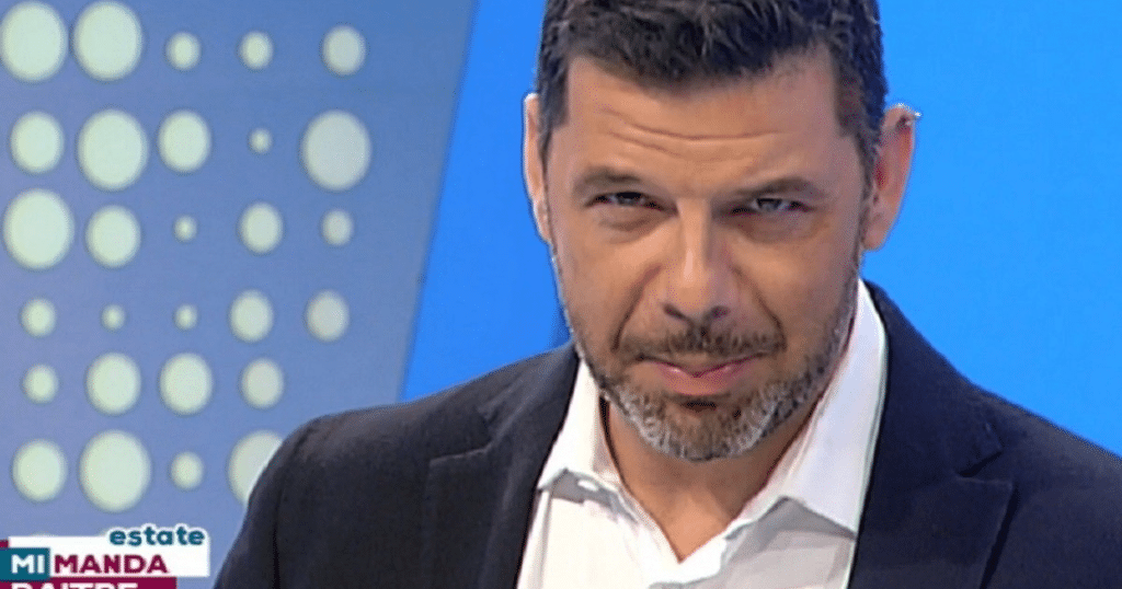 { "titolo": "Salvo Sottile a Ore 14: cosa cambia su Rai 2", "sottotitolo": "Il volto di FarWest raccoglie l’eredità di Milo Infante nel daytime Rai: resta da capire il peso della cronaca", "seo": { "title": "Salvo Sottile a Ore 14: svolta su Rai 2", "description": "Salvo Sottile a Ore 14 dopo Milo Infante: cosa cambia per Rai 2, cronaca e palinsesto. I dettagli da seguire.", "focus_keyword": "Salvo Sottile Ore 14", "slug": "salvo-sottile-ore-14" }, "categorie_slug": [ "cultura-pop" ], "tag": [ "Salvo Sottile", "Ore 14", "Rai 2", "Milo Infante", "palinsesti Rai" ], "excerpt": "Salvo Sottile è il nome scelto per raccogliere l’eredità di Milo Infante a Ore 14. Per Rai 2 si apre una fase delicata tra cronaca, pubblico fidelizzato e possibile restyling.", "featured_image_url": "", "featured_image_alt": "Salvo Sottile verso la conduzione di Ore 14 nel pomeriggio di Rai 2", "da_verificare": [ "Conferma ufficiale Rai nei palinsesti 2026/2027", "Titolo definitivo del programma e possibile conferma di Ore 14 Sera", "Data esatta della prima puntata con Salvo Sottile" ], "body_blocks": [ { "type": "paragraph", "html": "Salvo Sottile Ore 14: il giornalista è destinato a raccogliere il testimone di Milo Infante nel pomeriggio di Rai 2, dopo il passaggio di Infante a Mediaset. La scelta pesa sul daytime Rai perché riguarda uno degli spazi più riconoscibili della rete, costruito negli ultimi anni su cronaca, casi giudiziari e collegamenti in diretta." }, { "type": "heading", "level": 2, "text": "Salvo Sottile Ore 14: perché Rai 2 punta su di lui" }, { "type": "paragraph", "html": "Salvo Sottile porta a Ore 14 un profilo già legato alla cronaca e all’inchiesta televisiva. Per Rai 2 la priorità è trattenere il pubblico abituato al taglio di Milo Infante, senza azzerare identità e ritmo del programma." }, { "type": "paragraph", "html": "La scheda RaiPlay di Ore 14 presenta il format come racconto dei fatti del giorno tra cronaca, politica e attualità. È un’impostazione che si incrocia con il percorso di Sottile, reduce da FarWest su Rai 3 e da una lunga esperienza nei programmi di approfondimento." }, { "type": "paragraph", "html": "Il cambio arriva dopo oltre 5 anni di conduzione di Infante a Ore 14. La fascia resta strategica: il programma va in onda nel primo pomeriggio, mentre la versione serale ha portato la cronaca anche in prime time con casi come Garlasco, Resinovich e Paganelli." }, { "type": "heading", "level": 2, "text": "Ore 14 dopo Milo Infante: cosa può cambiare nel format" }, { "type": "paragraph", "html": "Il nodo non è solo il nome del conduttore. Con Salvo Sottile a Ore 14, Rai 2 potrebbe ritoccare struttura, ritmo e squadra autoriale, mantenendo però il perno della cronaca. Il rischio principale è perdere continuità con un pubblico che seguiva il programma anche per il metodo di Infante." }, { "type": "paragraph", "html": "Sottile può spostare l’asse verso un racconto più investigativo, vicino al linguaggio di FarWest su Rai 3. La differenza sarà la fascia: il pomeriggio richiede sintesi, aggiornamenti rapidi e una gestione più cauta dei casi aperti." }, { "type": "paragraph", "html": "Nel calendario televisivo, il movimento si inserisce in una stagione in cui il pubblico cerca appuntamenti riconoscibili: dalle news di attualità come Zona Bianca ospiti e temi alle soap che presidiano il pomeriggio, come Beautiful anticipazioni." }, { "type": "heading", "level": 2, "text": "Rai 2, palinsesti e la partita della cronaca in tv" }, { "type": "paragraph", "html": "La partita si gioca sui numeri e sull’identità di rete. Le ultime ricostruzioni indicano per Ore 14 una media oltre l’8% di share nella stagione 2025/2026, mentre Ore 14 Sera avrebbe superato il 7%. Sono dati che spiegano perché Rai 2 non voglia disperdere il marchio." }, { "type": "paragraph", "html": "La conferma definitiva passerà dai palinsesti Rai e dagli annunci ufficiali. Fino ad allora, il punto più interessante resta aperto: Salvo Sottile userà Ore 14 per dare continuità alla formula di Infante o per costruire un programma più vicino all’inchiesta pura?" } ] }