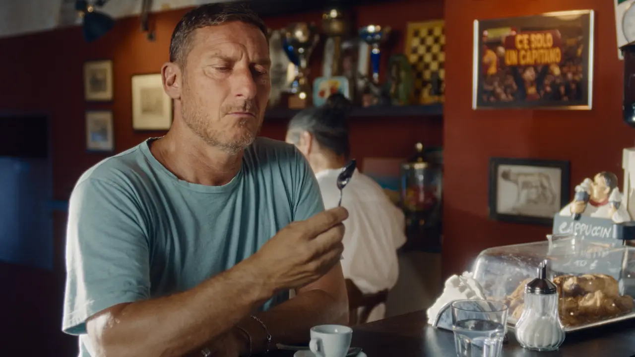 Spider-man: brand new day, francesco totti diventa peter parker