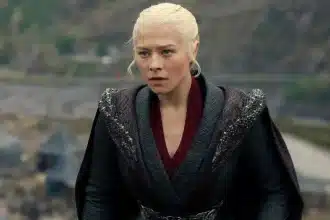 Rhaenyra Targaryen in House of the Dragon davanti al Trono di Spade