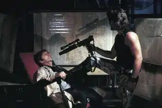 Kurt Russell nei panni di Snake Plissken in 1997 Fuga da New York di John Carpenter