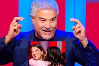 Pino Insegno nello studio di Reazione a catena durante il game show di Rai 1