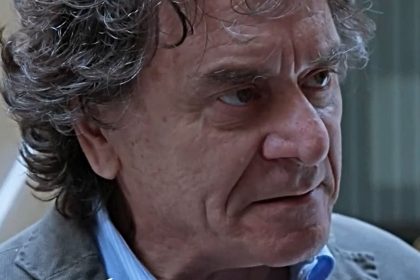 L'ispettore Grillo in una scena delle nuove puntate di Un posto al sole su Rai 3