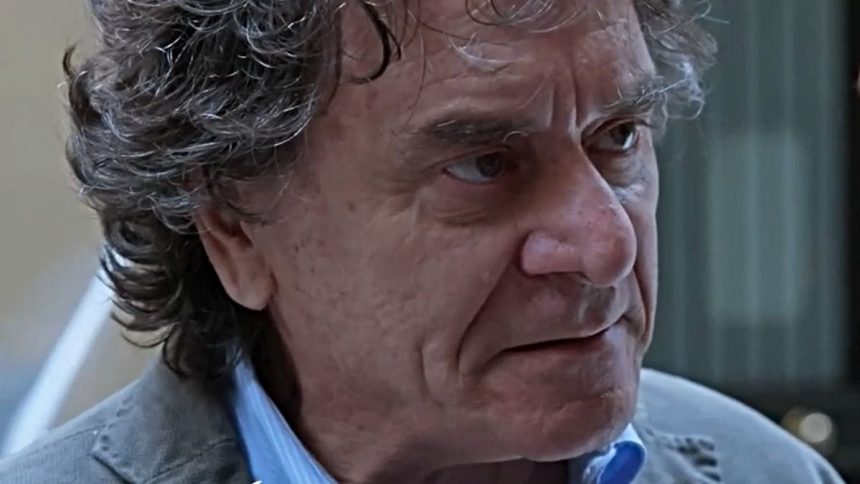 L'ispettore Grillo in una scena delle nuove puntate di Un posto al sole su Rai 3