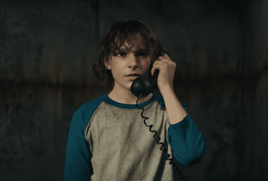 Black Phone, finale spiegato: chi telefona davvero a Finney