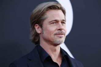 Brad Pitt e Ines de Ramon insieme durante un evento pubblico legato al mondo dello spettacolo