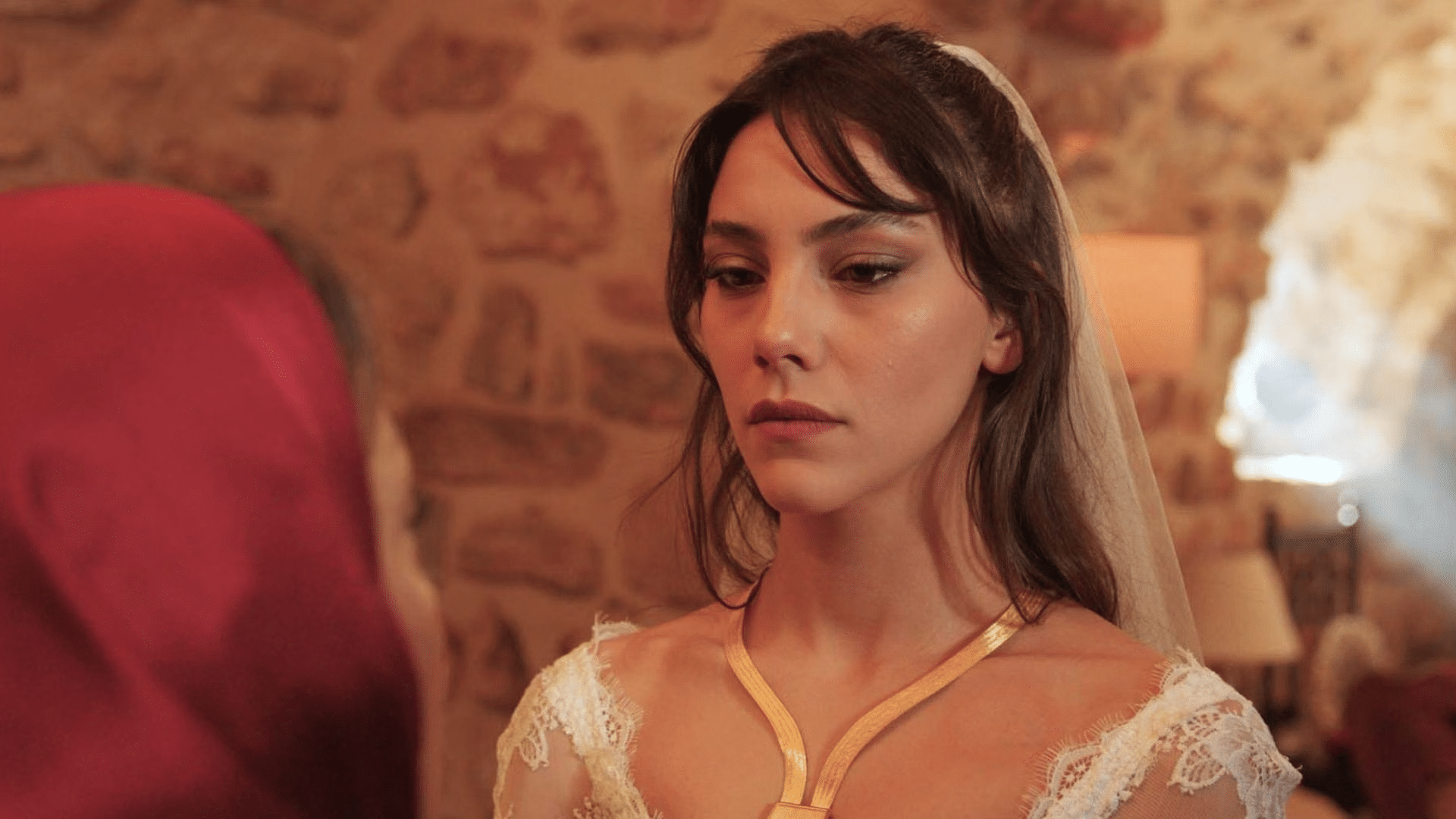 Far away, anticipazioni 3 agosto: alya ricatta cihan, zerrin si sacrifica per sahin