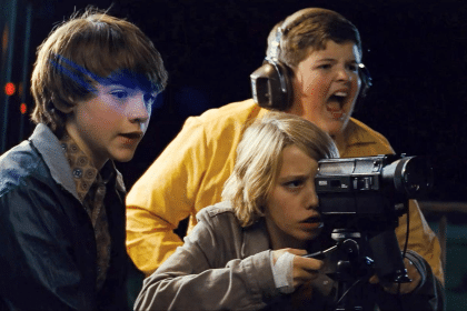 Super 8, finale spiegato: perché Joe lascia andare il ciondolo