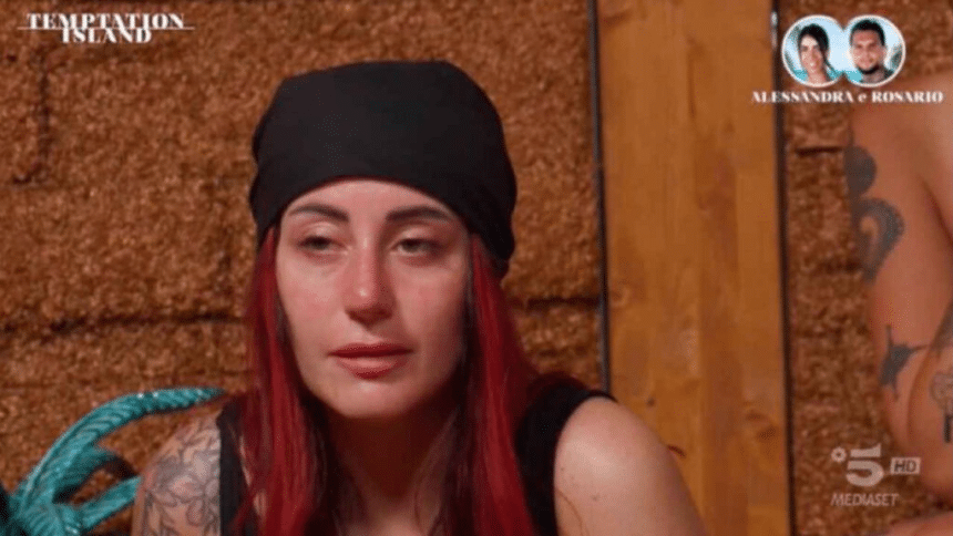 Temptation Island, chi è la misteriosa ragazza dai capelli rossi? Perché nessuno si ricordava di Iris