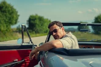 Theo James e Kaya Scodelario in The Gentlemen 2 tra le location italiane sul Lago Maggiore