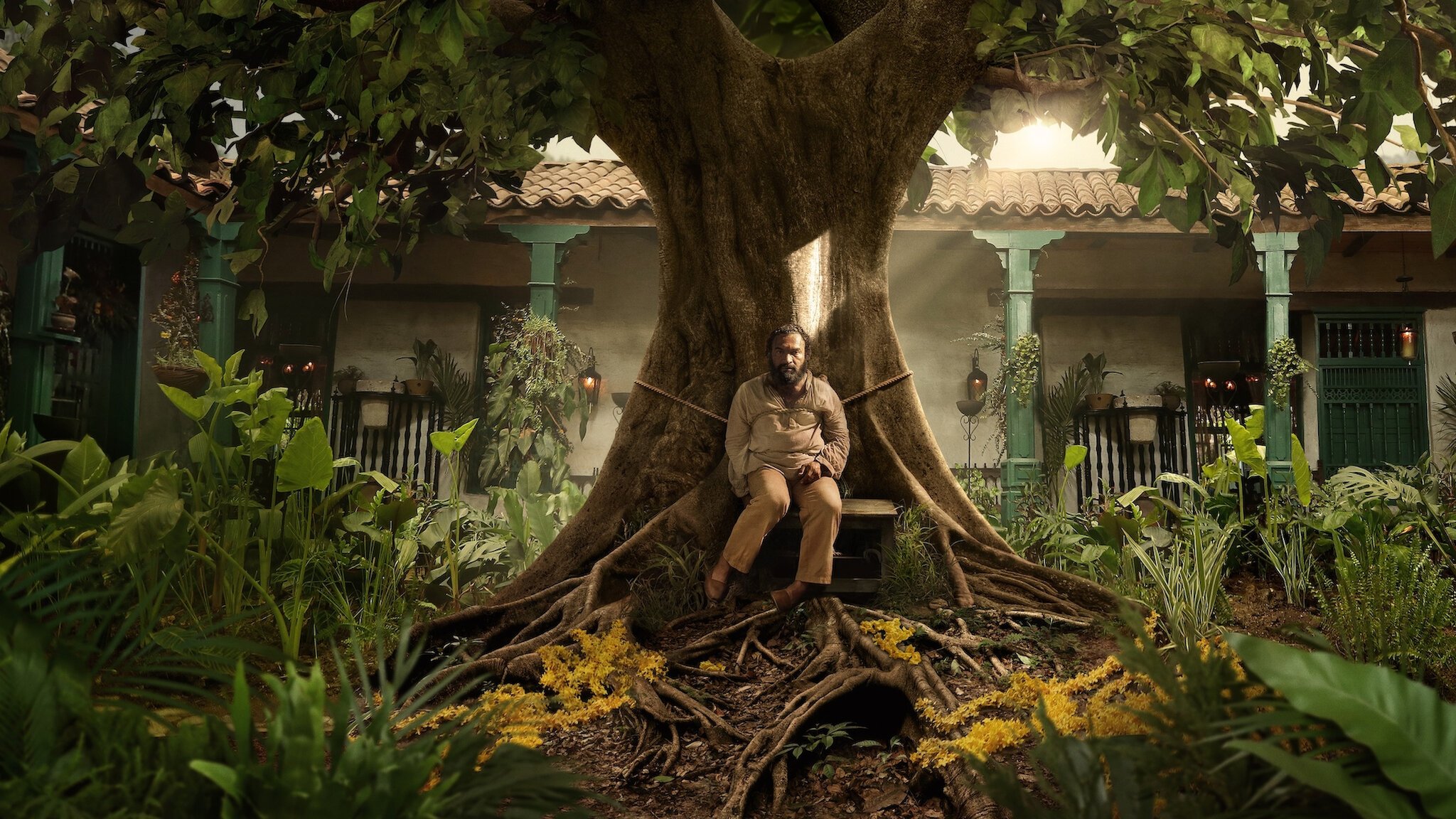 Cent’anni di solitudine: perché Macondo scompare? Le pergamene di Melquíades spiegate Cent'anni di solitudine - fotogramma del film