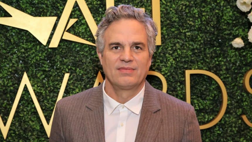 Mark Ruffalo durante un evento pubblico, al centro dello scontro con Paramount sulla fusione Warner Bros.