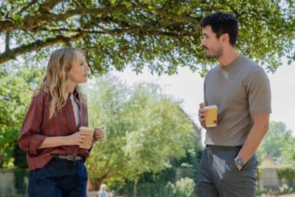 Rose Ayling-Ellis e Jonah Hauer-King nei ruoli di Alison Brooks e Daniel Henshaw in Code of Silence 2
