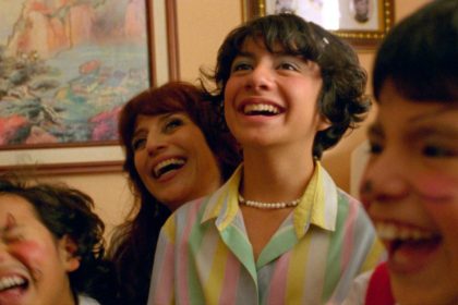 Six Months in a Pink and Blue Building di Bruno Santamaría Razo, presentato alla Critics’ Week di Cannes