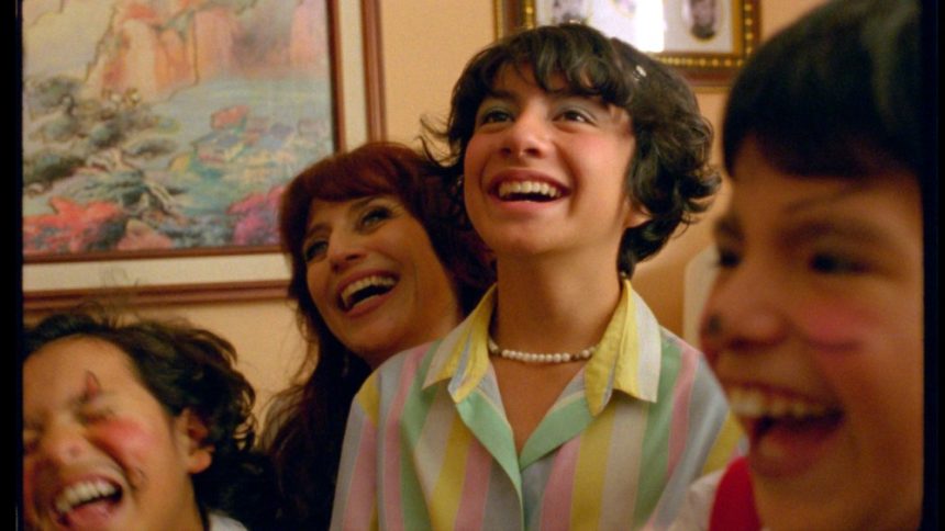 Six Months in a Pink and Blue Building di Bruno Santamaría Razo, presentato alla Critics’ Week di Cannes