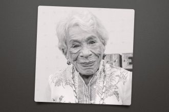 Bunny Levine alla première di Thelma nel 2024, attrice morta a 97 anni in California
