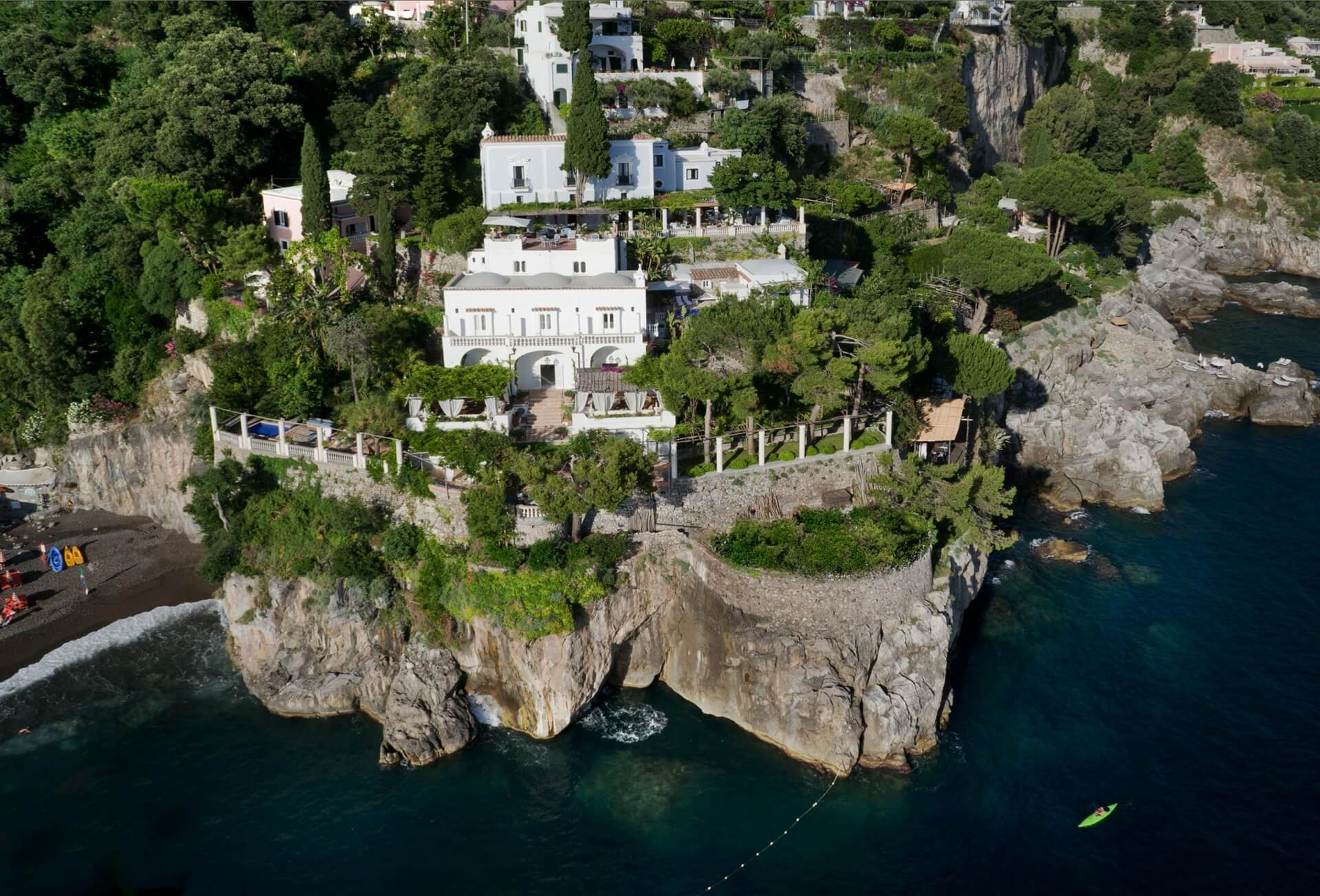 Hotel Costiera esiste davvero? Il vero albergo della serie è a Positano