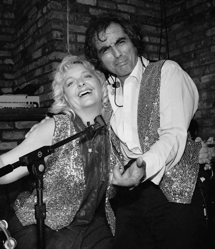 Song Sung Blue: Mike e Claire cantarono con Eddie Vedder? La vera scena con i Pearl Jam