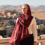 Far away, anticipazioni 24 agosto: cihan scopre il segreto di fikriye e mette ozkan alle strette