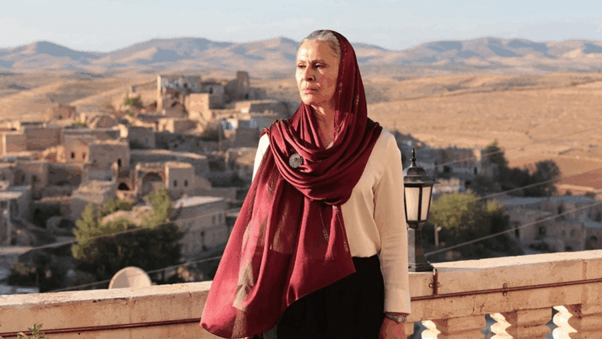 Far away, anticipazioni 24 agosto: cihan scopre il segreto di fikriye e mette ozkan alle strette