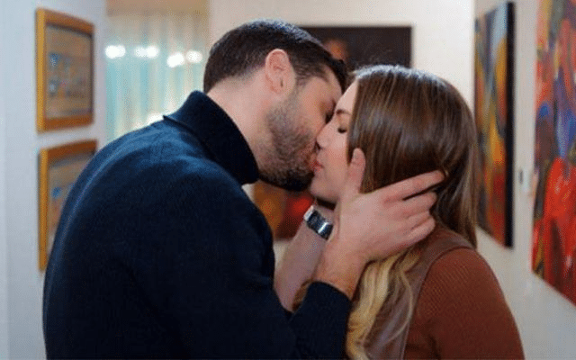 Feride separa Yildiz e Cagatay