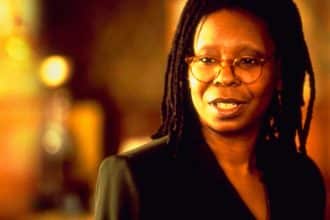 Whoopi Goldberg nei panni di Laurel Ayres e Robert Cutty nel film Funny Money del 1996