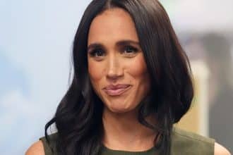 Meghan Markle durante un evento pubblico prima del possibile ritorno a un progetto di recitazione nel Regno Unito