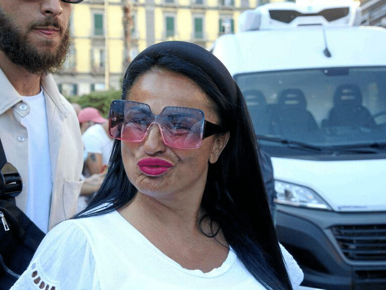 Svergognata Rita De Crescenzo quando esce