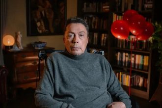 Tim Curry, attore di The Rocky Horror Picture Show e Pennywise nella miniserie It del 1990