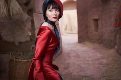 Essie Davis e Nathan Page nei ruoli di Phryne Fisher e Jack Robinson in Miss Fisher e la cripta delle lacrime