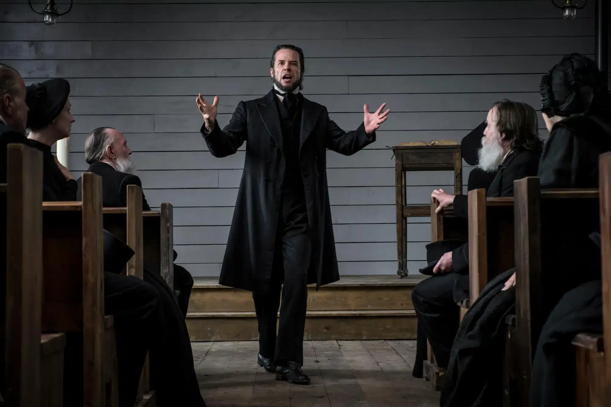 Il reverendo di guy pearce in brimstone