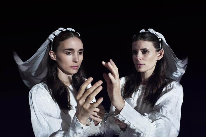Rooney Mara e Kate Mara in Bucking Fastard di Werner Herzog