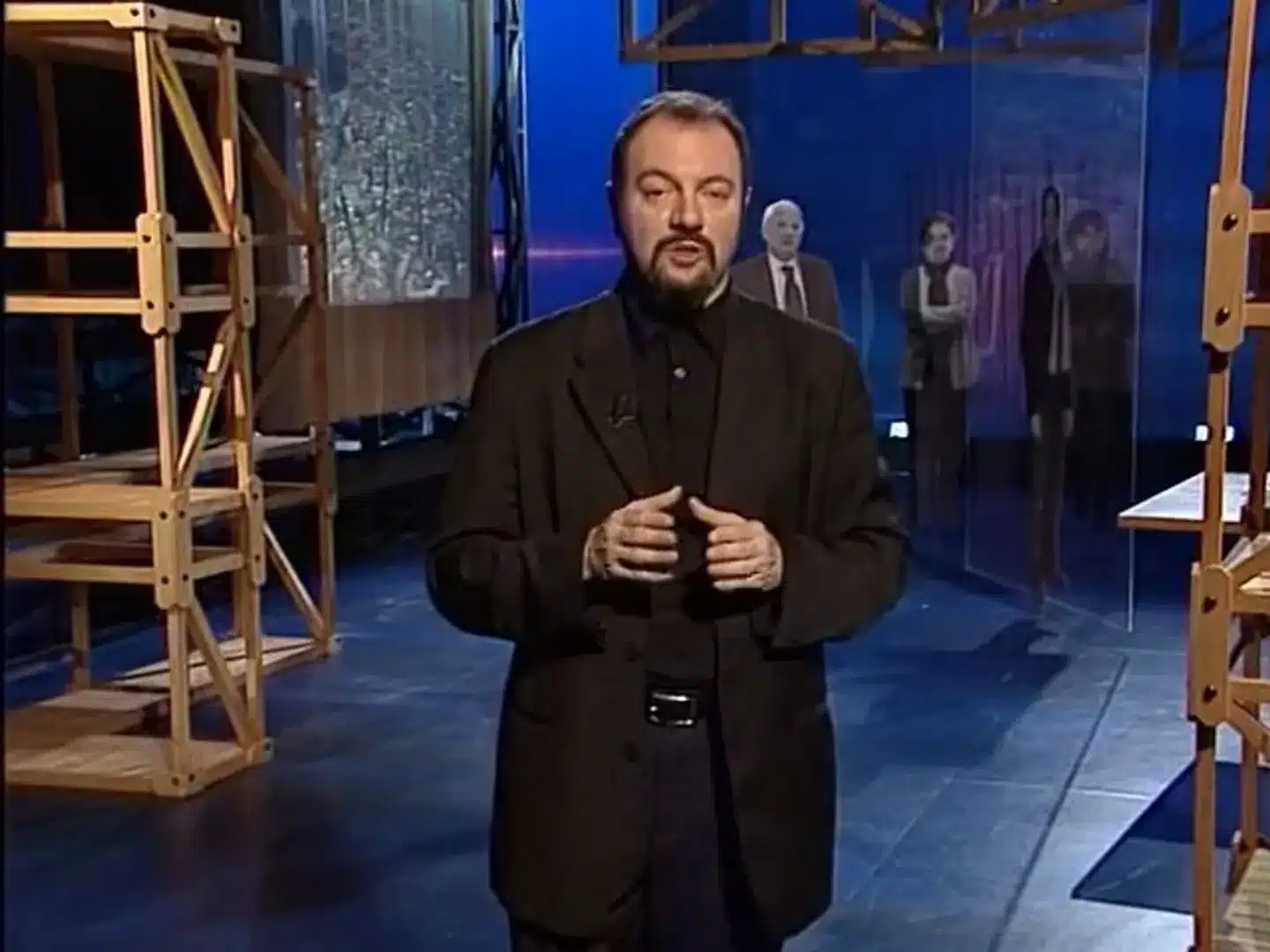 Carlo lucarelli nello studio di blu notte