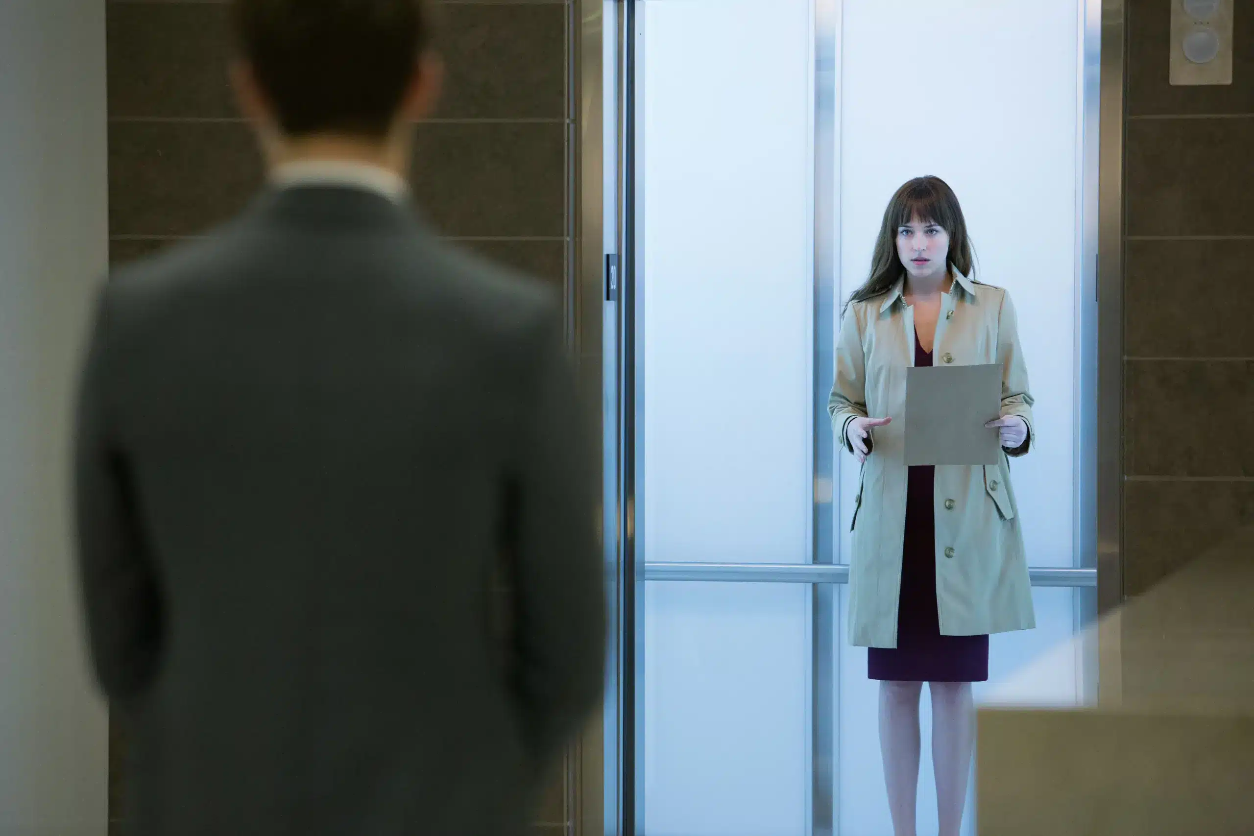 Cinquanta sfumature di grigio finale spiegato: perché ana lascia christian? Anastasia steele nell'ascensore nel finale di cinquanta sfumature di grigio