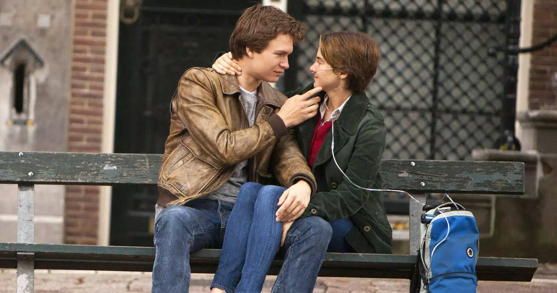 Colpa delle stelle, finale spiegato: augustus muore? Hazel e augustus insieme in colpa delle stelle