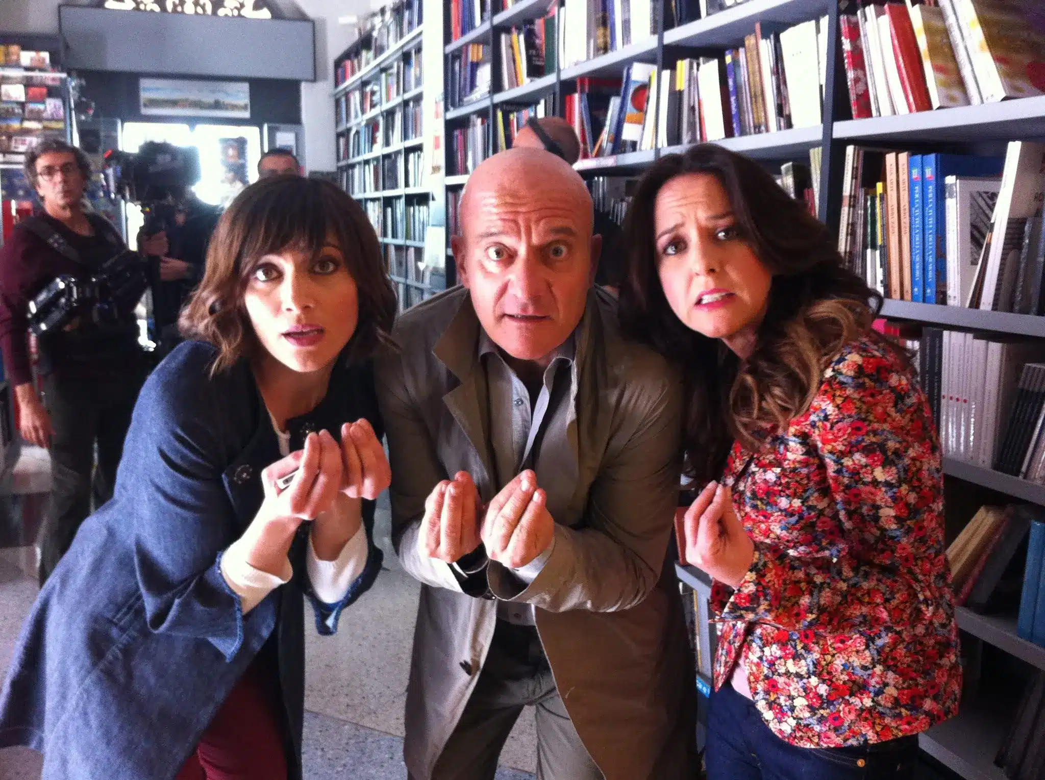 Claudio bisio, anna foglietta e caterina guzzanti in confusi e felici
