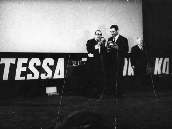 Gillo pontecorvo premiato a venezia nel 1966 per la battaglia di algeri