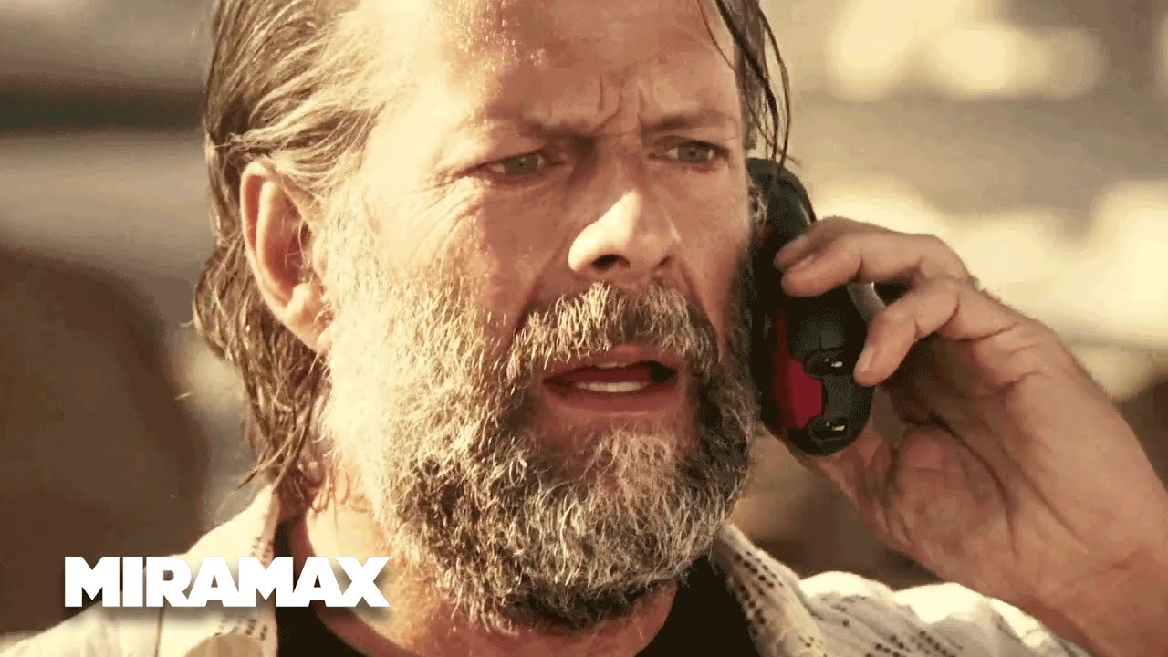 Bruce willis in una scena di hostage
