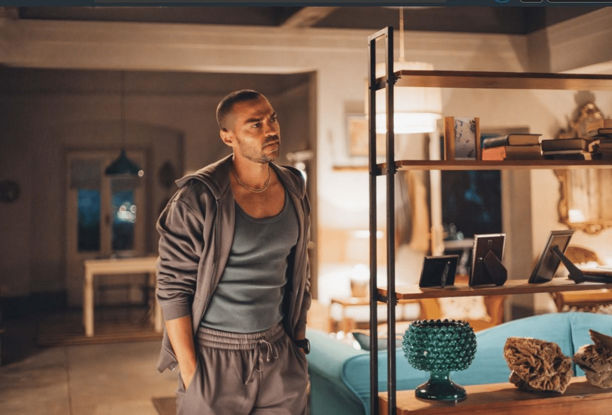 Daniel de luca interpretato da jesse williams in hotel costiera