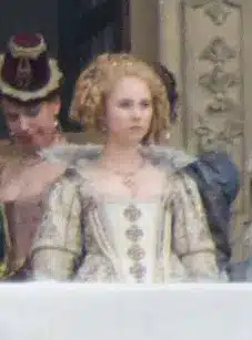 Juno temple sul set di i tre moschettieri 2011