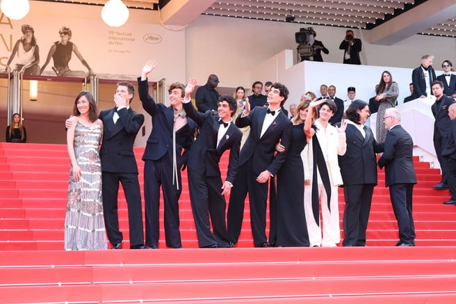 Il cast di la bola negra sul red carpet del festival di cannes 2026