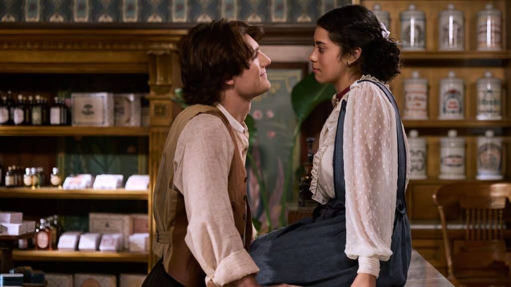 Emilia Sauri in una scena romantica di Male d’amore