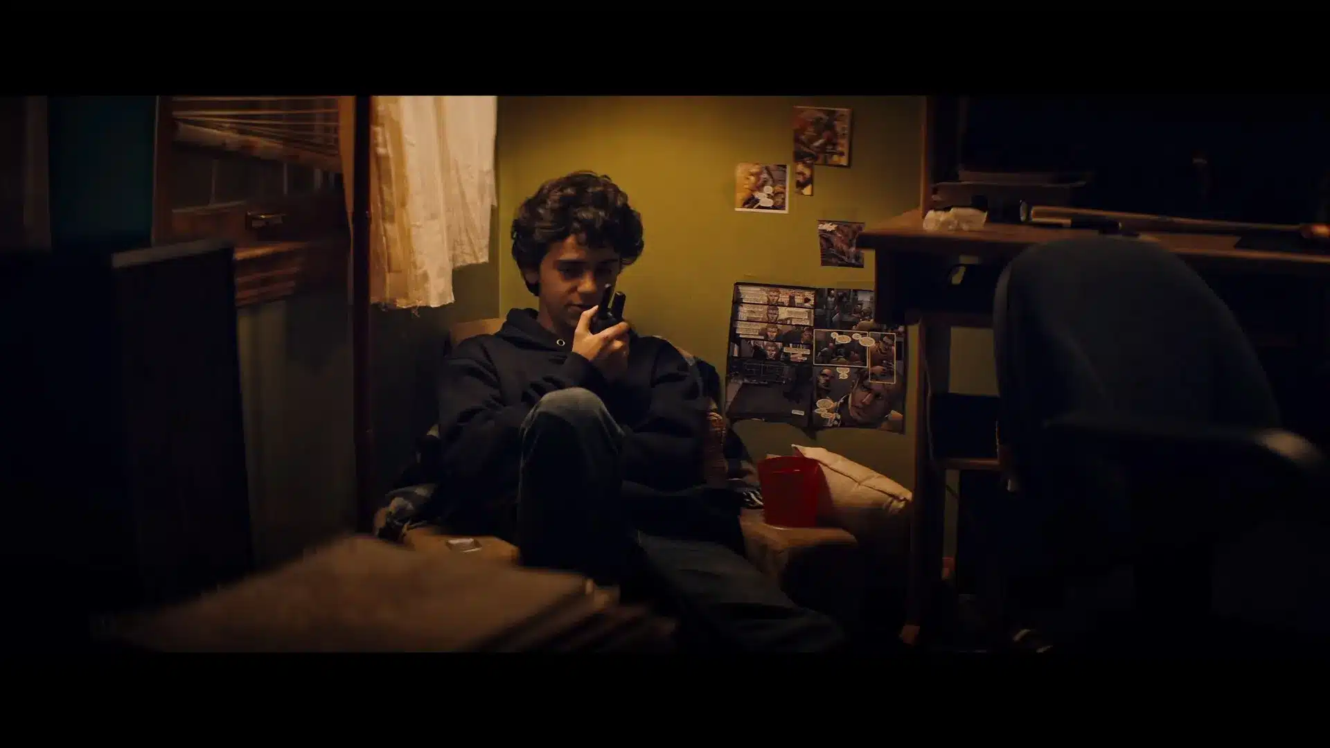 Joey con il walkie-talkie in non dirlo a nessuno