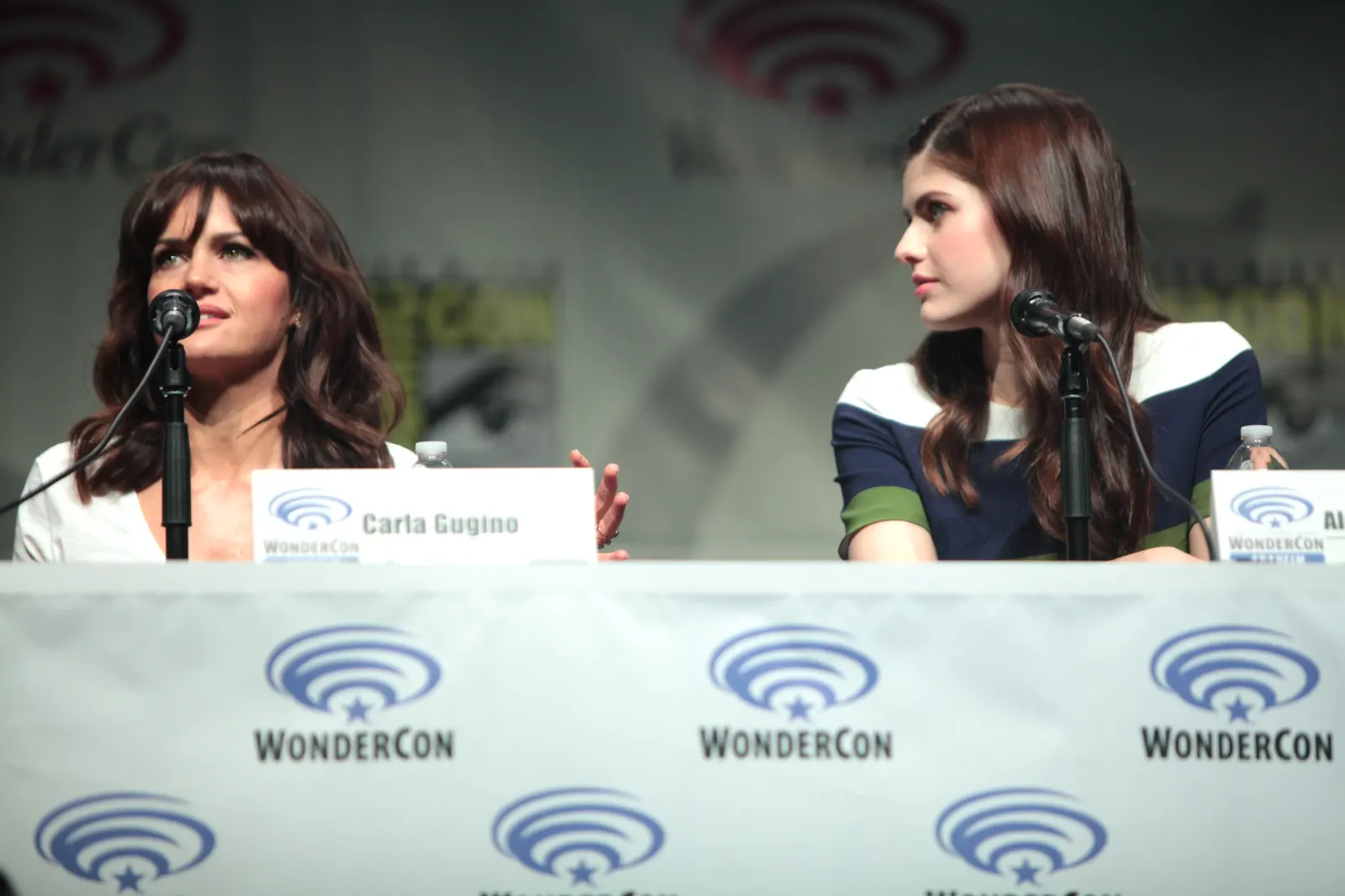Carla gugino e alexandra daddario durante la promozione di san andreas
