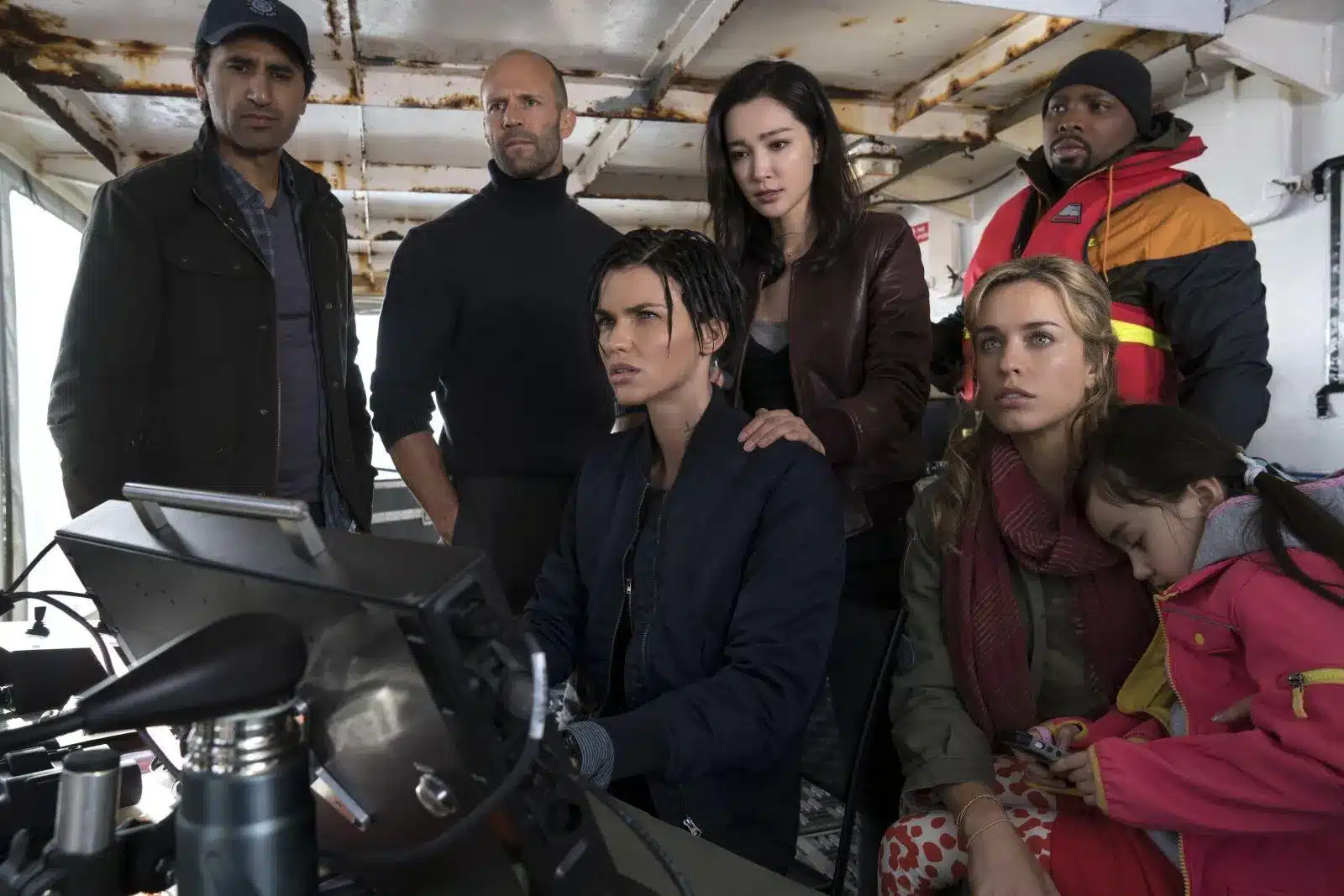 Shark - il primo squalo: il megalodonte è esistito? Jason statham, li bingbing e l'equipaggio in shark il primo squalo