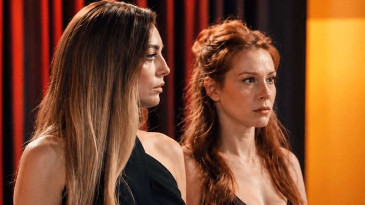 Funda e nazlı nella serie netflix so chi sei