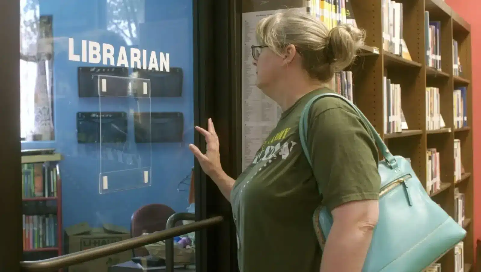 Fotogramma di the librarians, documentario diretto da kim a. Snyder