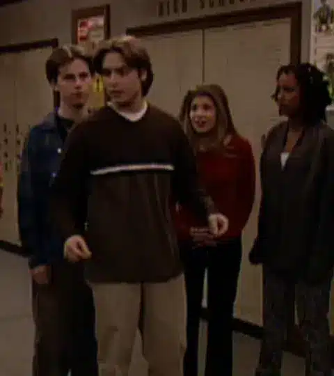 Shawn e i suoi amici nel corridoio della scuola nell’episodio horror di boy meets world